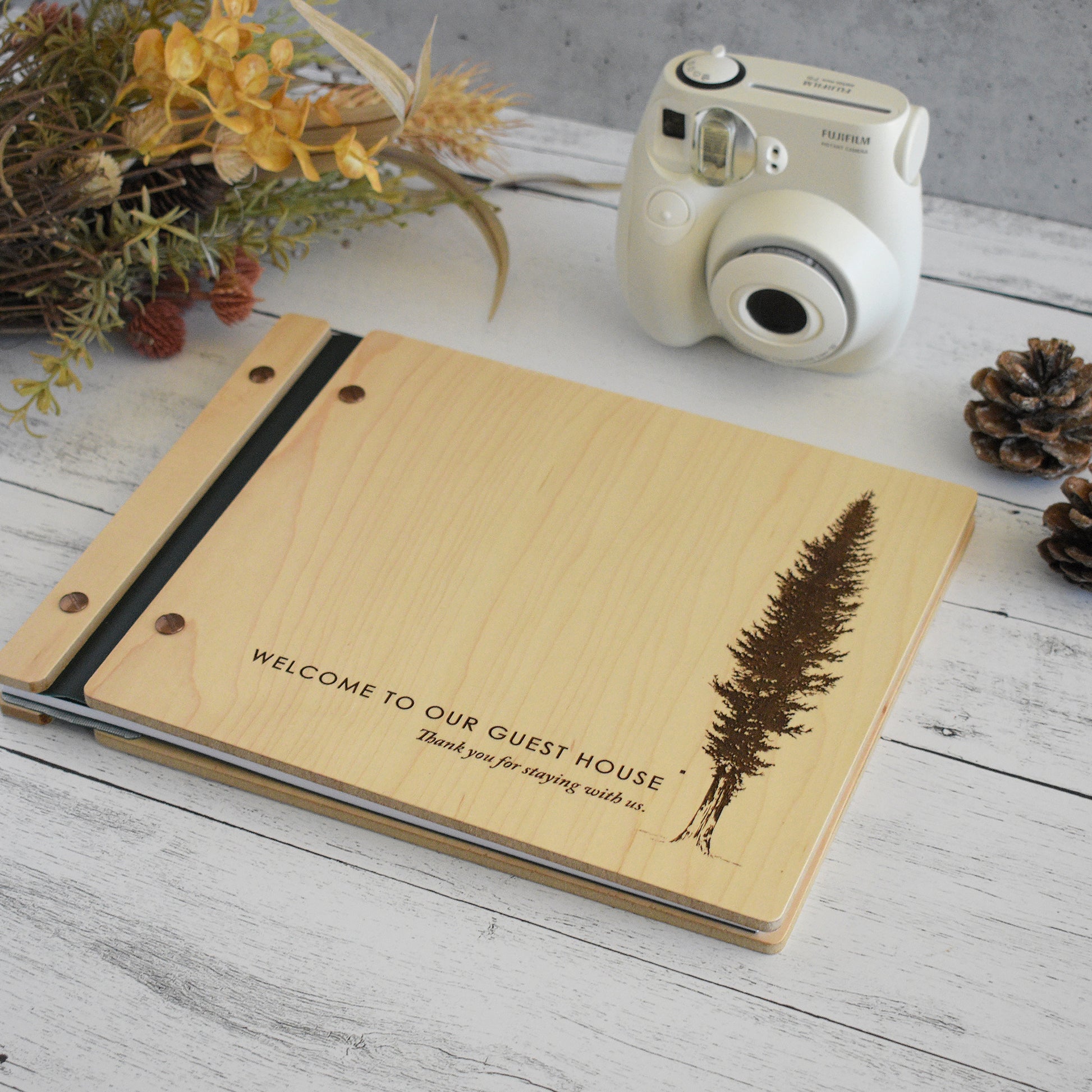Guest Book: Sign In Visitor Log Book For Vacation Home, Rental House, Airbnb, Bed And Breakfast Memory Book, Lake Home Rental Logbook